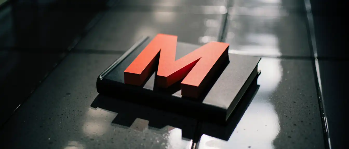 Битва за букву «М»: суд встал на сторону «Литреса» в споре с Московским метрополитеном