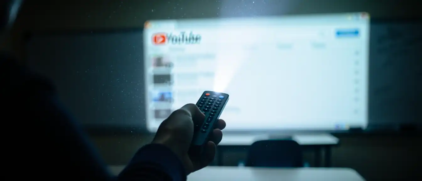 Неудачный клик: как история просмотров в YouTube лишила педагога работы