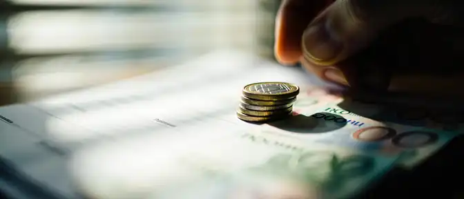 Под ударом августа: почему рубль может пробить отметку в 85 за доллар