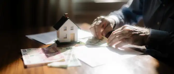 Стратегия финансового спокойствия: как работающему пенсионеру приумножить свои сбережения